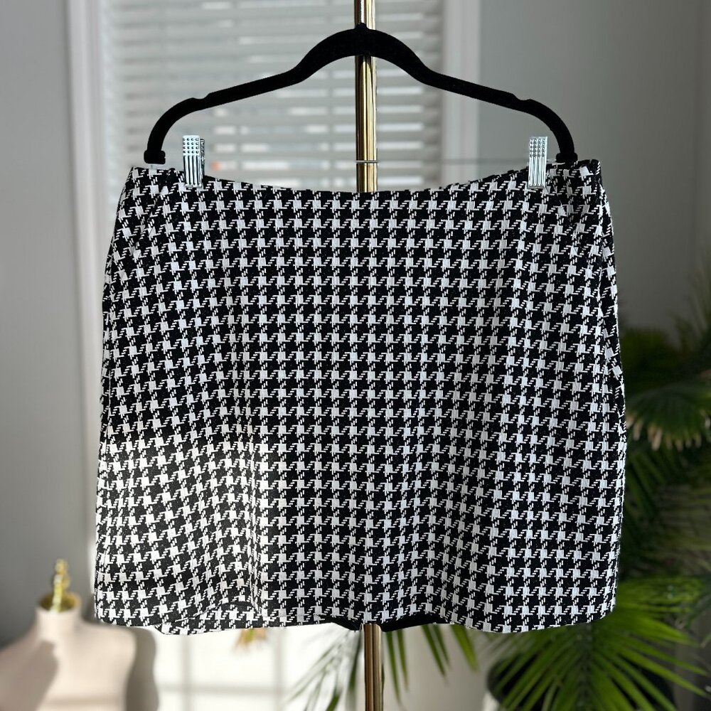 Cabi Passport Skort Style #4768 in Houndstooth Sz 14